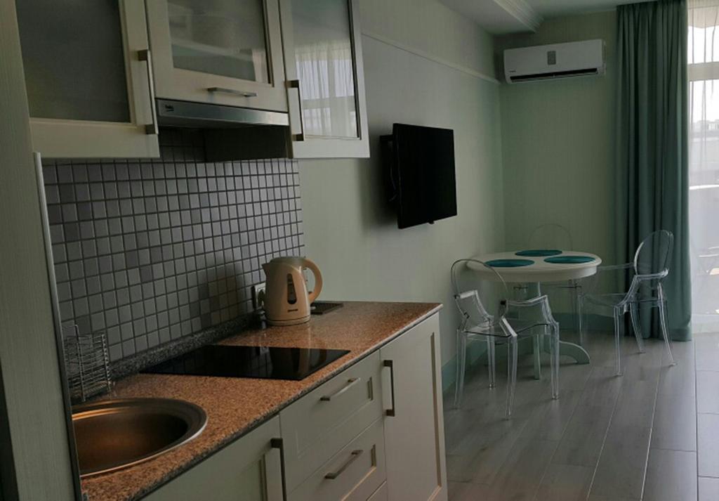 Apart Hotel Luxor Batumi Exterior photo
