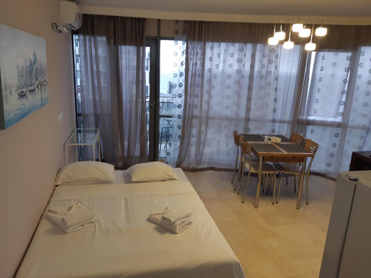 Apart Hotel Luxor Batumi Exterior photo